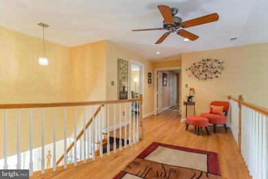 12716 Pond Crest Ln, Herndon, VA 20171 - photo 5