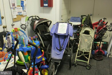 9362 Tovito Dr, Fairfax, VA 22031 - photo 5