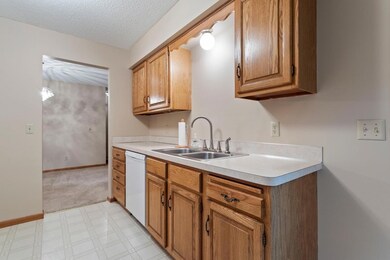 12101 Grouse St NW unit 101, Coon Rapids, MN 55448 - photo 4