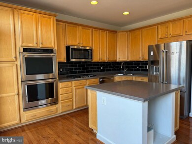 9056 Tanyard Ln, Lorton, VA 22079 - photo 7