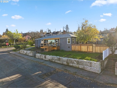 602 W 13th St, the Dalles, OR 97058 - photo 2