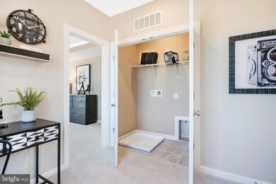 9681 Swallowtail Ln, Manassas, VA 20110 - photo 5