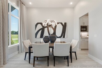 FORMAL DINING WITH SPECIALIZED LIGHTING
