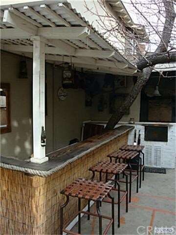 Tiki Bar w/grill cooking