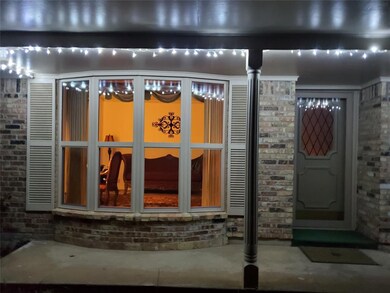 2021 Greenbriar Dr, Gainesville, TX 76240 - photo 2