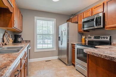 262 Randell Dr, Madisonville, KY 42431 - photo 5