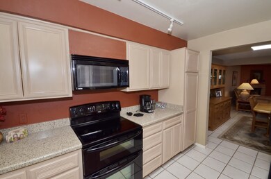 Kitchen (view 4)