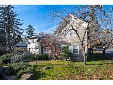 563 Rock and 152 Maple St, Ashland, OR 97520 - photo 2