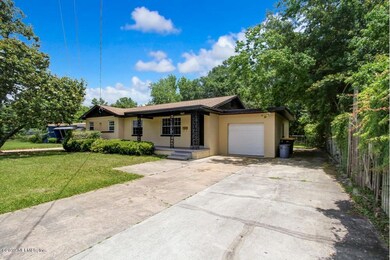 4633 Solandra Cir E, Jacksonville, FL 32210 - photo 3