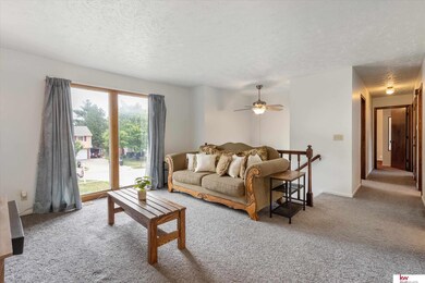 13111 Larimore Cir, Omaha, NE 68164 - photo 3