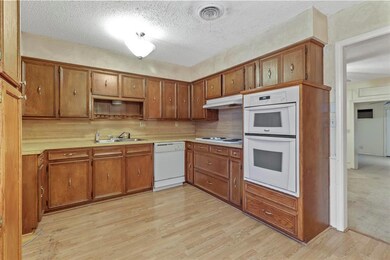 204 Texoma Dr, Whitesboro, TX 76273 - photo 4