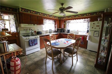 Eat-in Kitchen