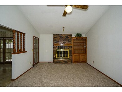 2713 Amber St, Moore, OK 73160 - photo 3