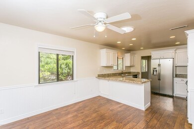 005_Family Room