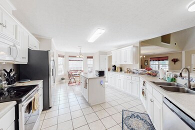 Lots Cabinet Space!