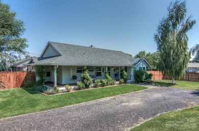 2353 SW Salmon Ave, Redmond, OR 97756 - photo 2