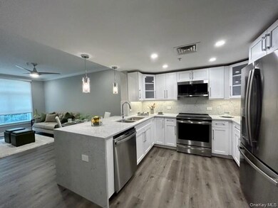 100 Glen St unit N2321, Glen Cove, NY 11542 - photo 2