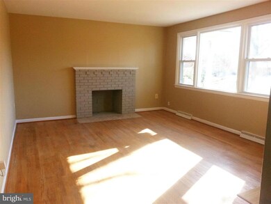 7900 Carol Ct, Clinton, MD 20735 - photo 3