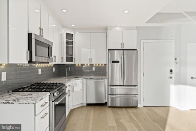 343 N Front St unit C, Philadelphia, PA 19106 - photo 2