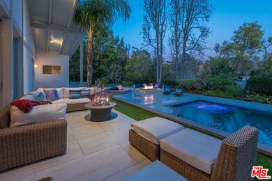 1054 Shadow Hill Way, Beverly Hills, CA 90210 - photo 2