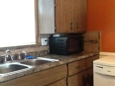 2869 Washington St, Davenport, IA 52804 - photo 7