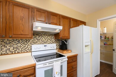 9330 Breamore Ct, Laurel, MD 20723 - photo 7