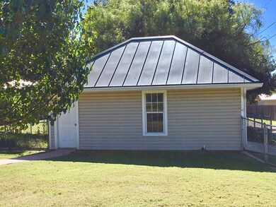 1008 Avenue C, Fredericksburg, TX 78624 - photo 3