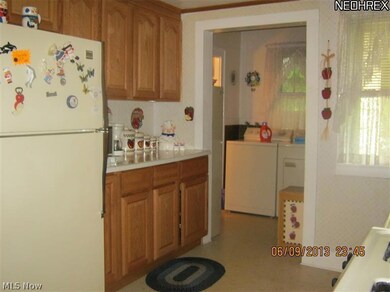 407 Vine St, Geneva, OH 44041 - photo 3