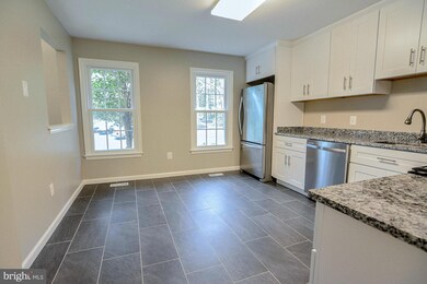 6810 Earthstar Ct, Springfield, VA 22152 - photo 5