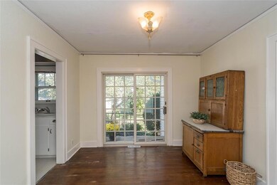 2111 38th St, Des Moines, IA 50310 - photo 7