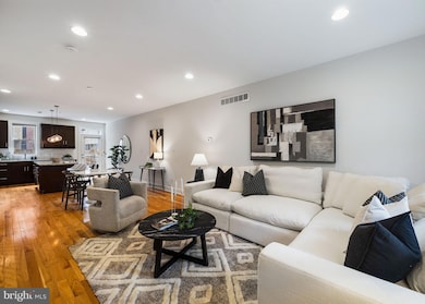 2140 Carpenter St, Philadelphia, PA 19146 - photo 4