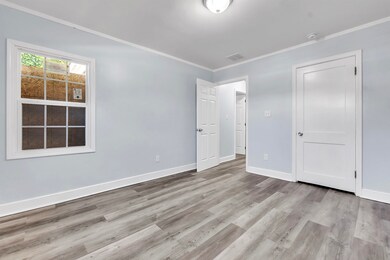 Unfurnished bedroom with baseboards, ornamental mo