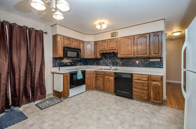 7 Kitchen-