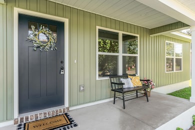 4-web-or-mls-287 Lindberg St Exterior-4