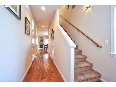 858 NW 2nd Ave, Canby, OR 97013 - photo 5