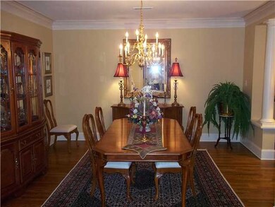 Very nice large dining room for entertaining