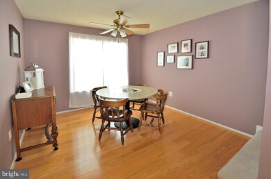 2363 Hunters Square Ct, Reston, VA 20191 - photo 5