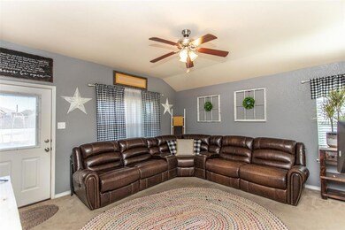 215 Candlewood Cir, Gainesville, TX 76240 - photo 3