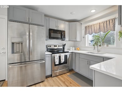 16317 SE Salmon St unit B, Portland, OR 97233 - photo 7