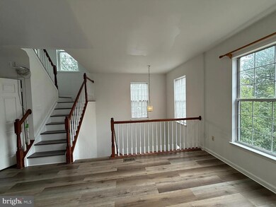 2484 Clover Field Cir, Herndon, VA 20171 - photo 4