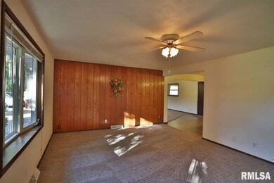 16114 N Regency Park Place, Chillicothe, IL 61523 - photo 2