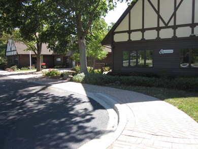 37 Walnut Cir, Sugar Grove, IL 60554 - photo 3