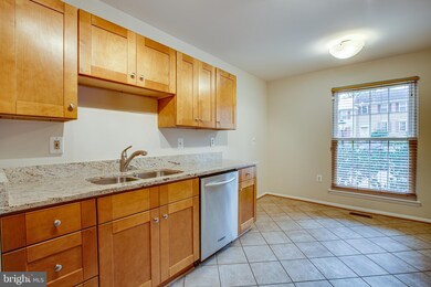 9616 Lindenbrook St, Fairfax, VA 22031 - photo 5