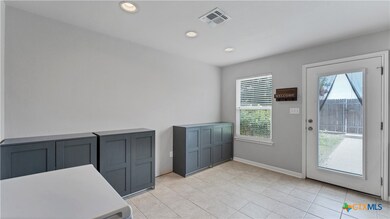 127 Friendship Oak Dr, San Marcos, TX 78666 - photo 6