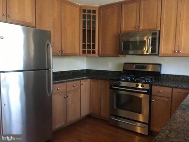 4061 S Four Mile Run Dr unit 401, Arlington, VA 22204 - photo 4