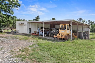 Workshop/Tack Room/Carport