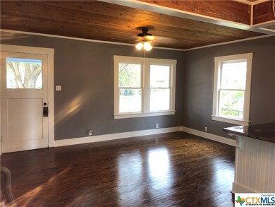 710 E Humphreys St, Seguin, TX 78155 - photo 3