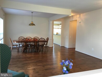 12416 Grantley Ct, Woodbridge, VA 22192 - photo 3