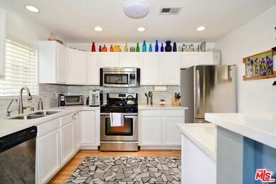 21007 Costanso St, Woodland Hills, CA 91364 - photo 4