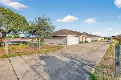 6834 Sandra Ln unit 101, Corpus Christi, TX 78414 - photo 2